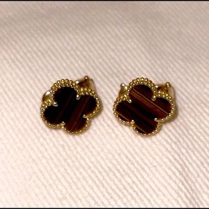 18k gold earrings. Authentic